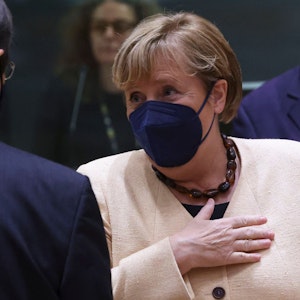 Angela Merkel (hier am 21. Oktober 2021 im EU-Parlament in Brüssel) wurde von Barack Obama überrascht.