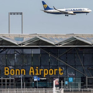 Maschine im Anflug auf den Flughafen Köln/Bonn