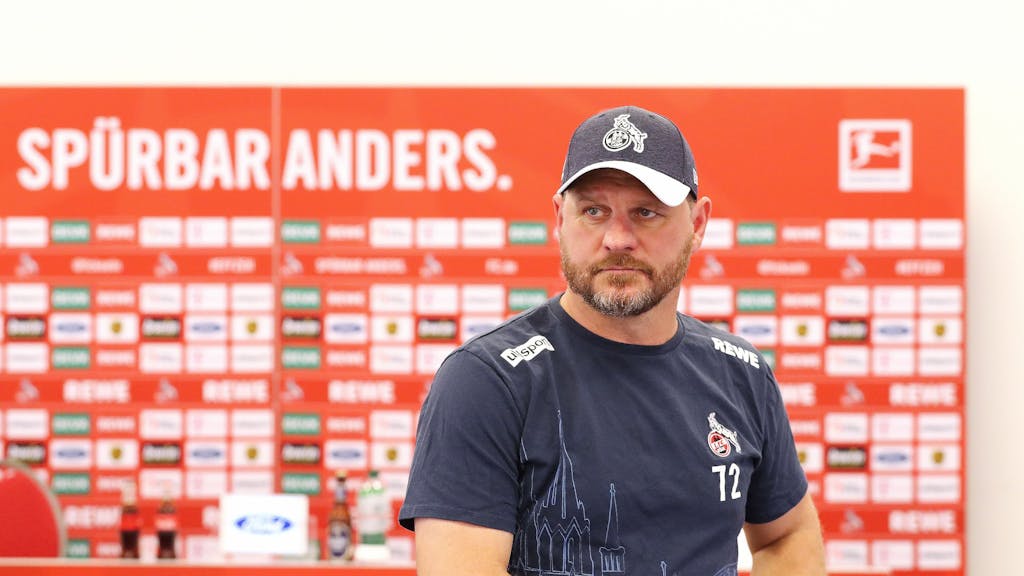 Steffen Baumgart während der Pressekonferenz vor dem Spiel gegen Hoffenheim am 13.10.2021