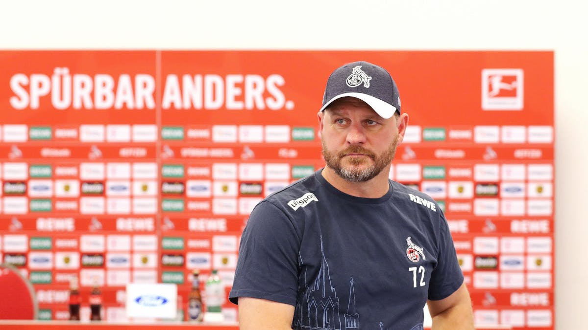 Steffen Baumgart während der Pressekonferenz vor dem Spiel gegen Hoffenheim am 13.10.2021
