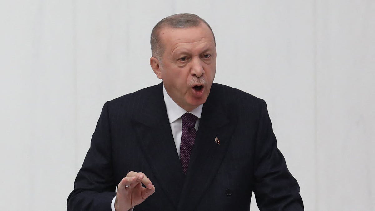 Der türkische Präsident Recep Tayyip Erdogan schaut böse bei einer Rede am 1. Oktober 2021.