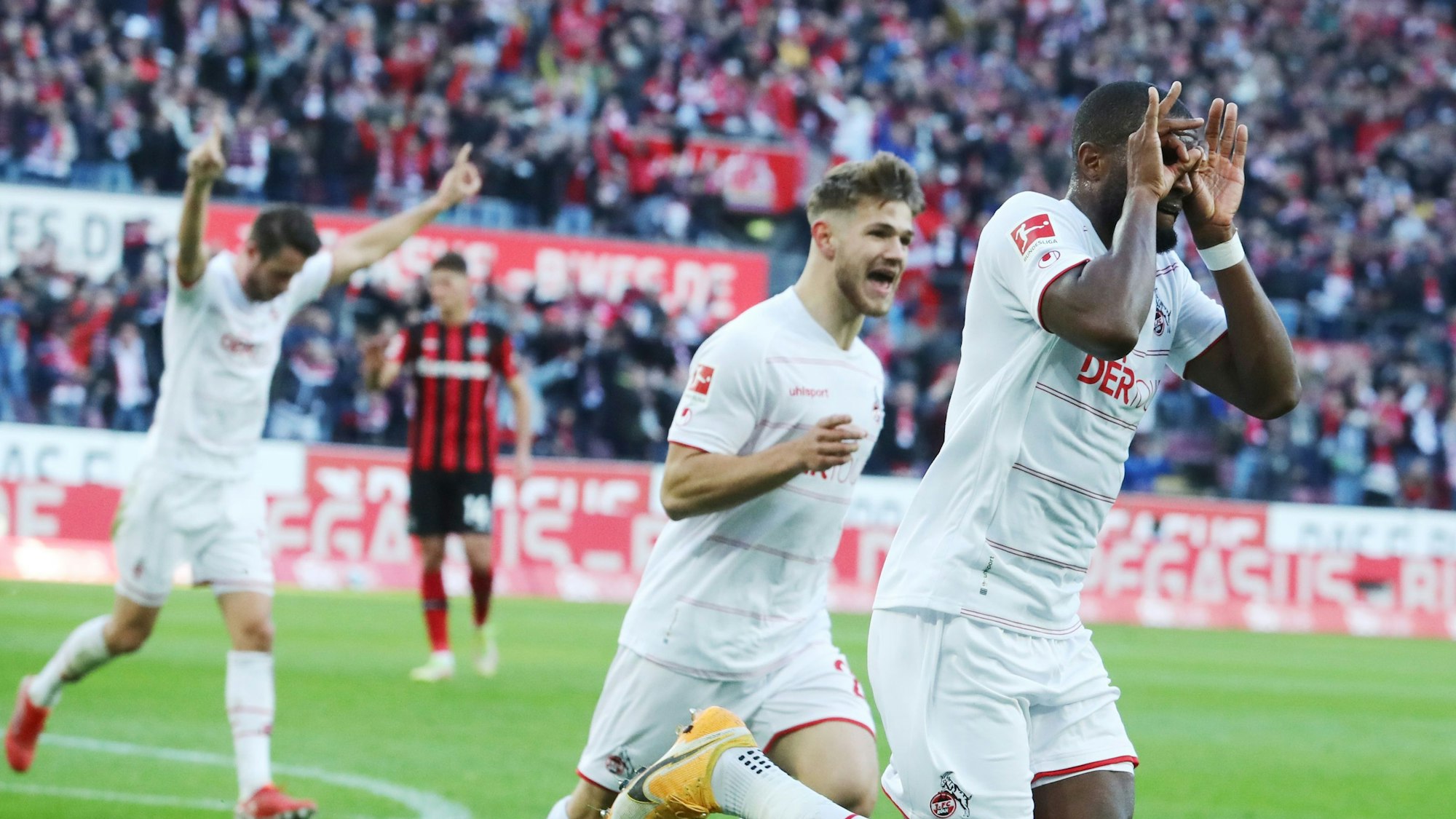 Anthony Modeste jubelte nach seinem Treffer zum 2:2 für den 1. FC Köln gegen Bayer Leverkusen.