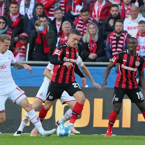 Florian Wirtz spielt mit Bayer Leverkusen gegen den 1. FC Köln.