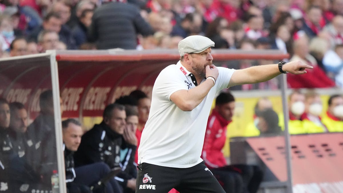 Steffen Baumgart trainiert den 1. FC Köln gegen Bayer Leverkusen.