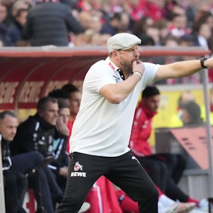 Steffen Baumgart trainiert den 1. FC Köln gegen Bayer Leverkusen.