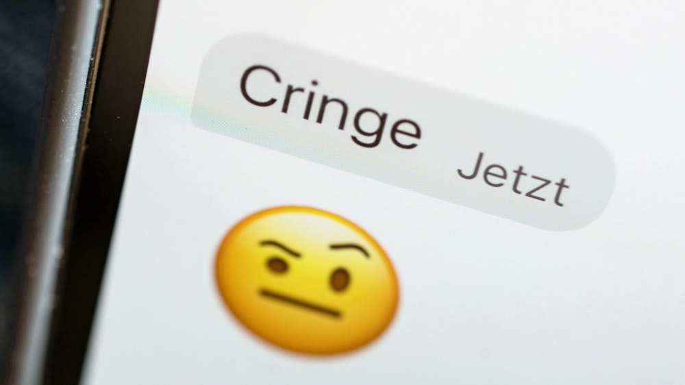 „Cringe“ ist Jugendwort 2021. Hier zu sehen als Chat-Nachricht auf einem Handy.