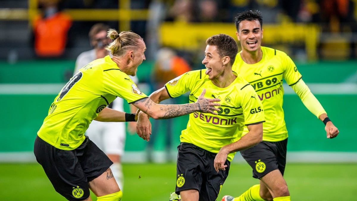 DFB-Pokal: Borussia Dortmunds Thorgan Hazard bejubelt das 1:0 gegen den FC Ingolstadt.