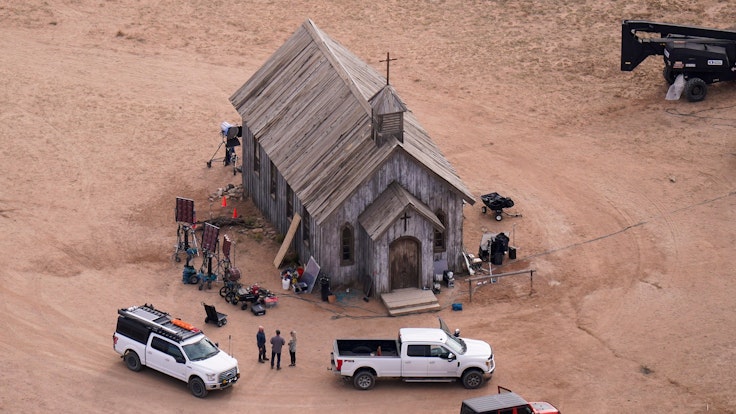 Bei den Dreharbeiten zum Western „Rust“ auf der Bonanza Creek Ranch in Santa Fe kam es am 21. Oktober 2021 zu einem tödlichen Unfall.