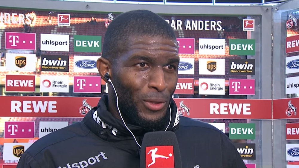 Anthony Modeste gibt nach dem 2:2 des 1. FC Köln gegen Bayer Leverkusen ein Interview.