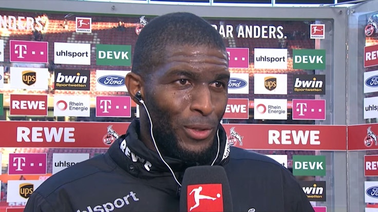 Anthony Modeste gibt nach dem 2:2 des 1. FC Köln gegen Bayer Leverkusen ein Interview.