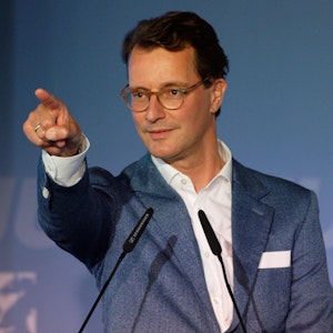 Hendrik Wüst (CDU) spricht am 14. August 2021 in Olpe bei einer Veranstaltung der Jungen Union.