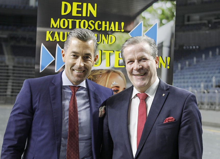 Deiters-Chef Herbert Geiss und Festkomitee-Präsident Christoph Kuckelkorn am 28. Oktober 2021 in der Lanxess-Arena