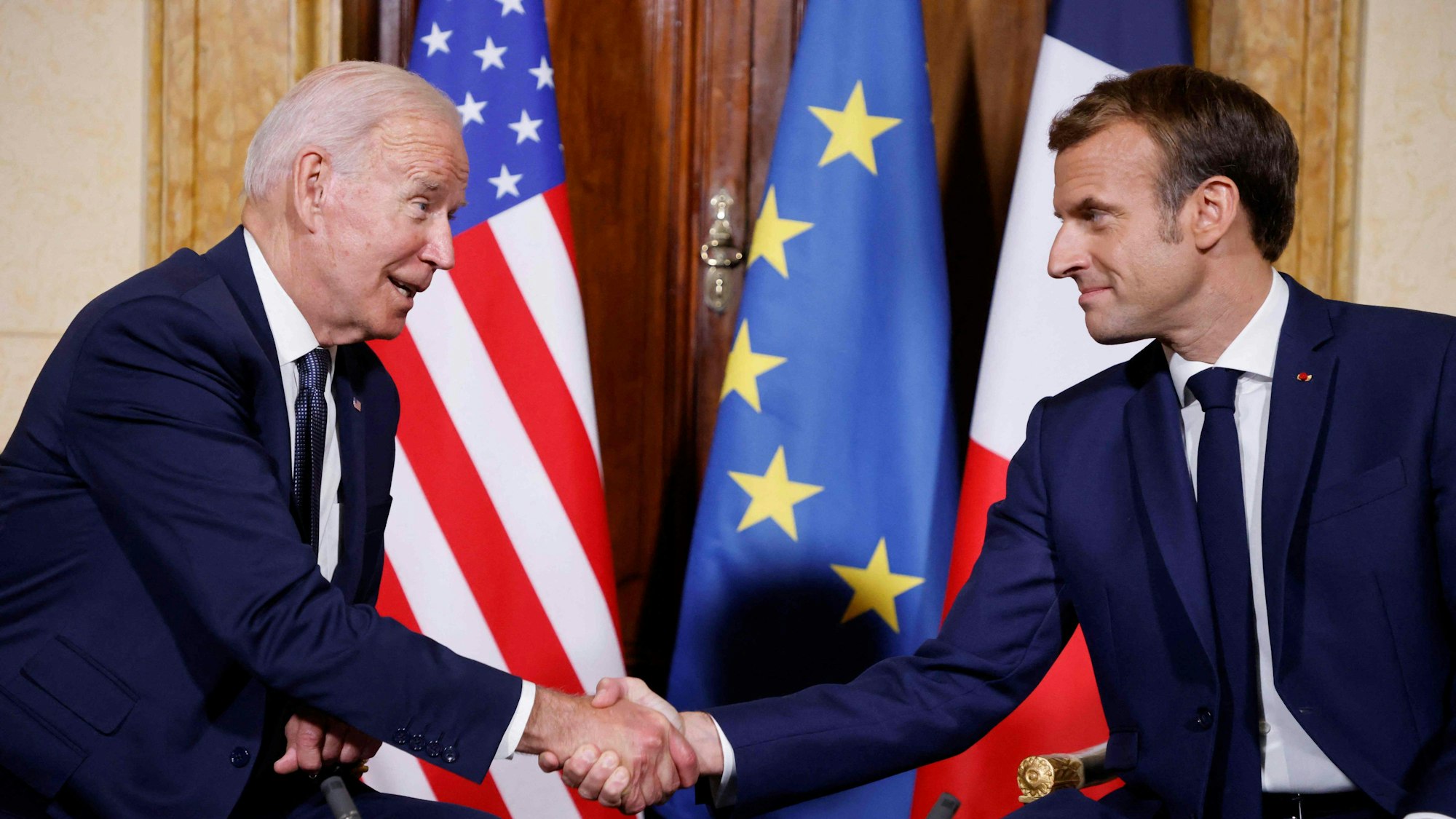 Emmanuel Macron und Joe Biden haben sich in Rom getroffen, um versöhnliche Töne im U-Boot-Streit einzuschlagen.