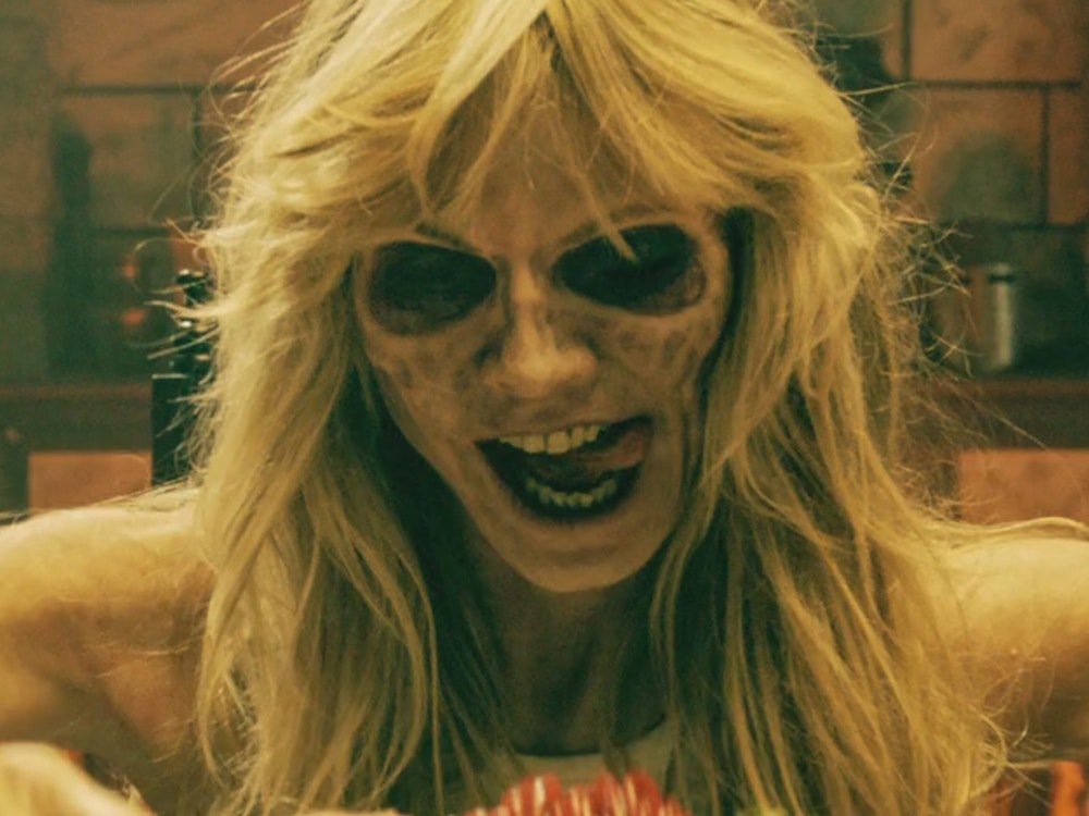 Das deutsche Fotomodel Heidi Klum, als Zombie verkleidet, in einem Video zu Halloween 2021.