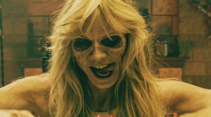 Das deutsche Fotomodel Heidi Klum, als Zombie verkleidet, in einem Video zu Halloween 2021.