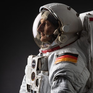 Matthias Maurer aus Deutschland, ESA-Astronaut, steht in seiner Extravehicular Mobility Unit (EMU) für ein Porträt.