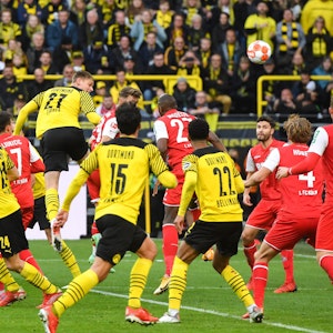 Steffen Tigges trifft für Borussia Dortmund zum 2:0 gegen den 1. FC Köln