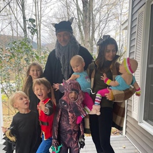 Nach dem tödlichen Unfall am Filmset feiert Alec Baldwin mit seiner Frau und seinen sechs Kindern Halloween.