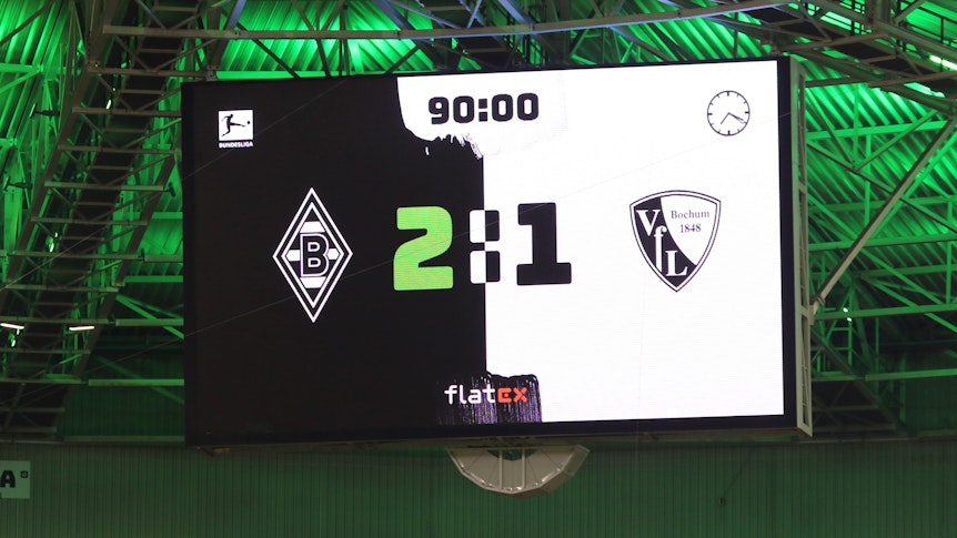 Die Anzeigetafel im Borussia-Park zeigt das Endergebnis zwischen Borussia Mönchengladbach und dem VfL Bochum am 31. Oktober 2021.
