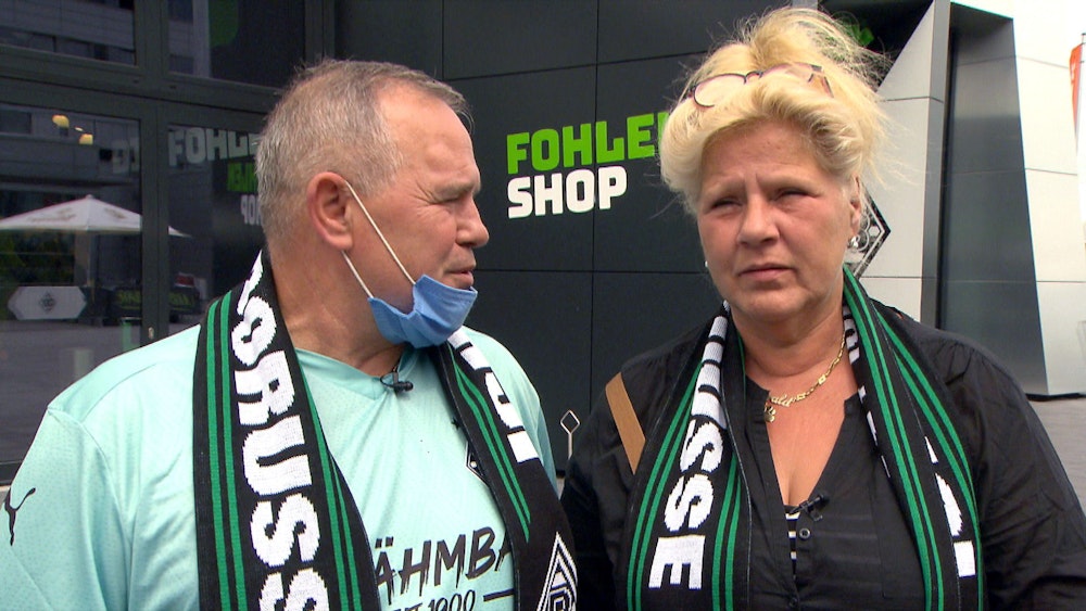 Silvia will Harald zu dessen Geburtstag mit einem Gutschein für eine Führung durch das Stadion von Borussia Mönchengladbach überraschen.