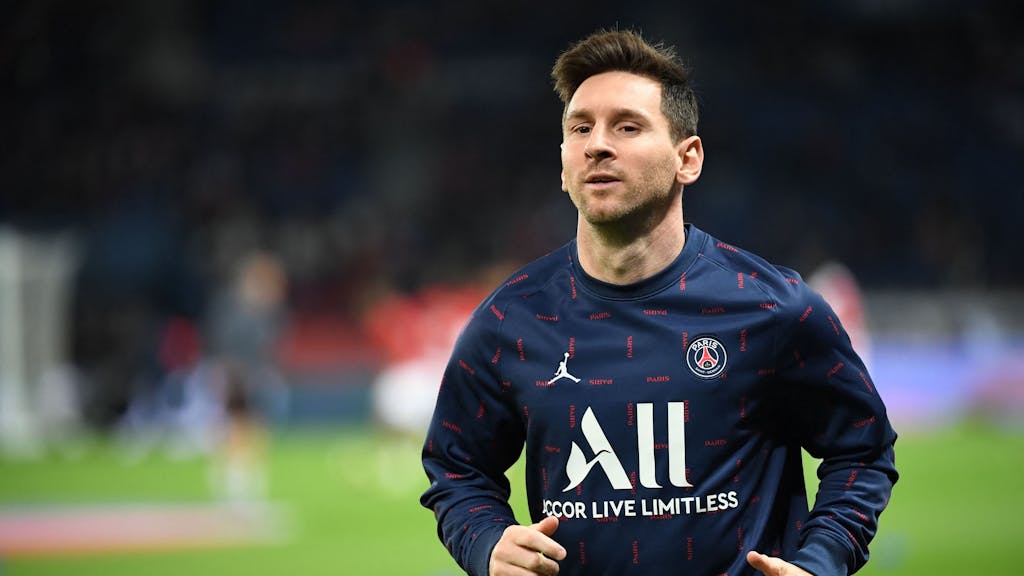 Superstar Lionel Messi wärmt sich bei der Ligue-1-Partie zwischen&nbsp;Paris Saint-Germain und&nbsp;dem OSC Lille auf