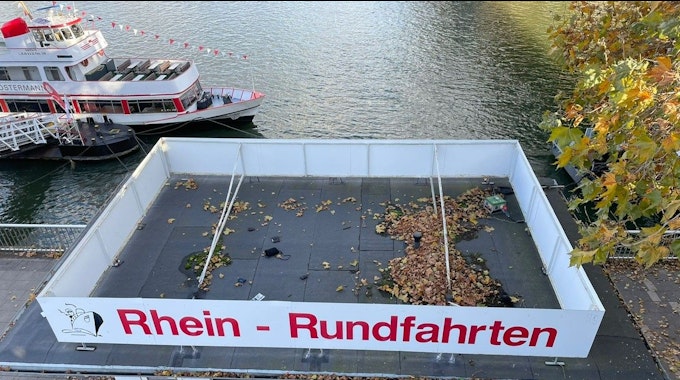 Fundstelle von möglichem Diebesgut auf dem KD-Haus an der Kölner Hohenzollernbrücke.