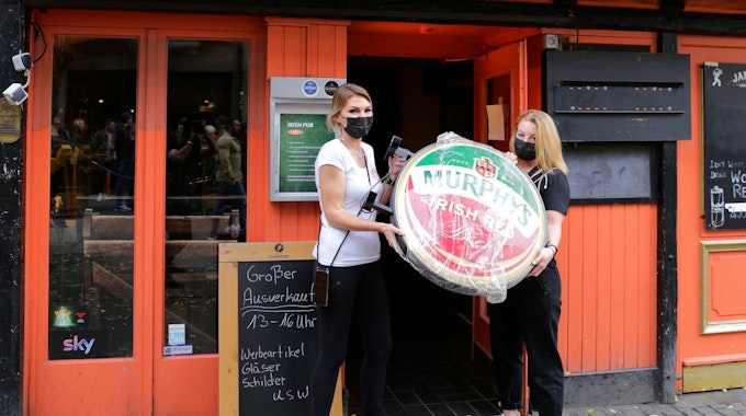Düsseldorf: Ausverkauf im Irish-Pub "Tír na nÓg" auf der Bolker Straße