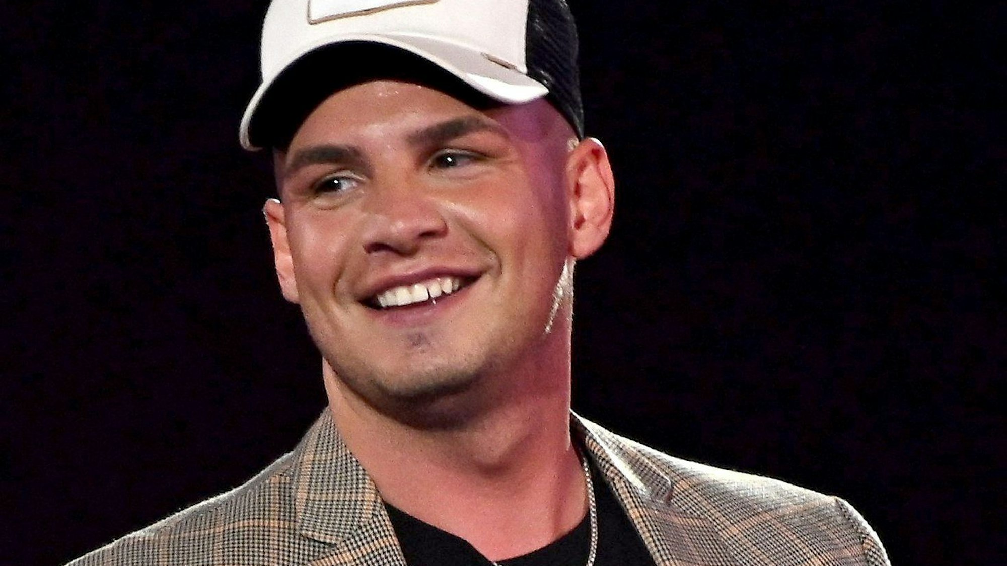 Der Sänger Pietro Lombardi lächelt in derARD-Fernsehshow „Schlagerbooom 2019“.