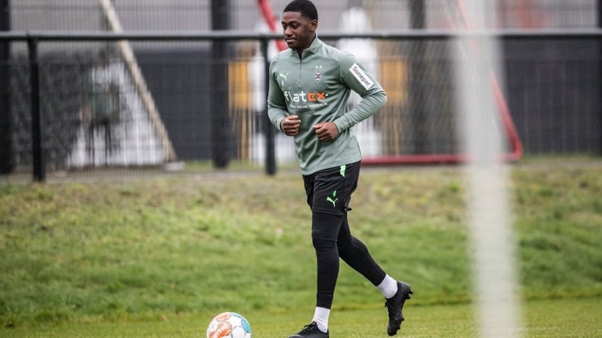 Breel Embolo von Borussia Mönchengladbach postete am Mittwochabend ein Foto von Teamkollege Mamadou Doucouré beim Lauftraining im Borussia-Park in seiner Instagram-Story.