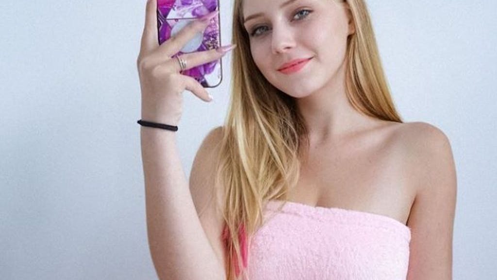 Loredana Wollny zeigt sich auf einem Selfie, dass sie am 3. September 2021 auf Instagram hochgeladen hat.