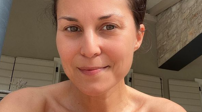 Die „Frühstücksfernseh“-Moderatorin Vanessa Blumhagen lächelt auf einem Instagram-Selfie vom 29. September 2021.