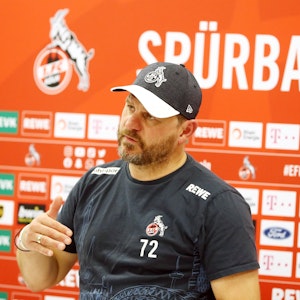 Steffen Baumgart auf der Pressekonferenz.