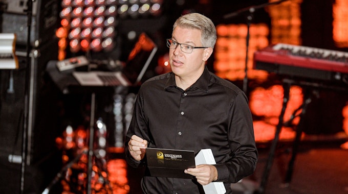 Frank Thelen, Unternehmer, steht als Laudator während der Verleihung des 10. Deutschen Radiopreises auf der Bühne. +++ dpa-Bildfunk +++