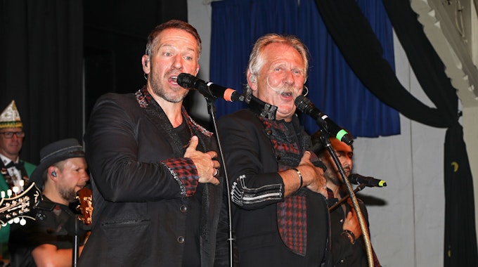 Henning Krautmacher und Patrick Lück von der Kölner Band Höhner bei einem Auftritt