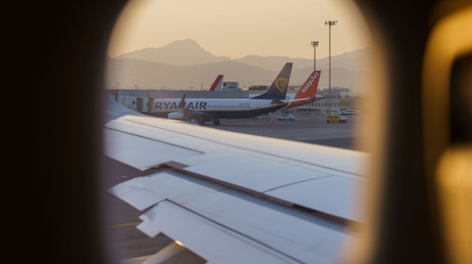 Auf dem Flughafen von Palma kam es im September 2020 zu einem Zwischenfall an Bord einer Ryanair-Maschine. Das Symbolbild zeigt den internationalen Flughafen Son San Juan von Palma de Mallorca.