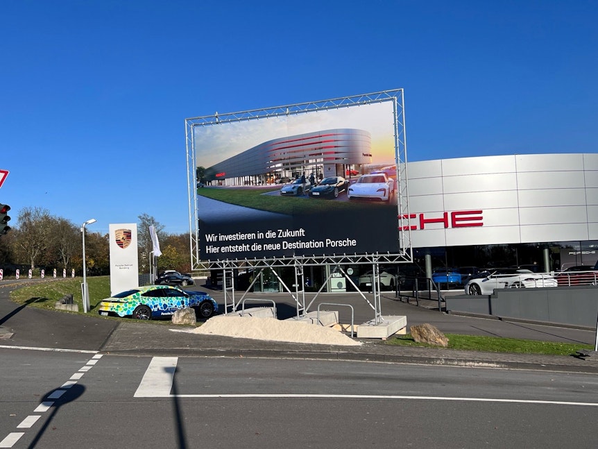 Das Porsche-Zentrum in Bensberg wird für 13 Millionen Euro bis 2023 erweietrt.