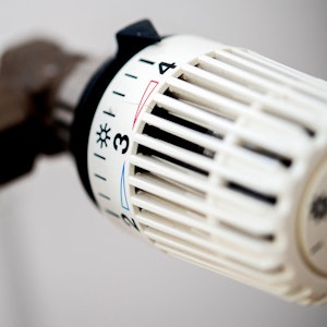 Das Thermostat einer Heizung in einer Wohnung