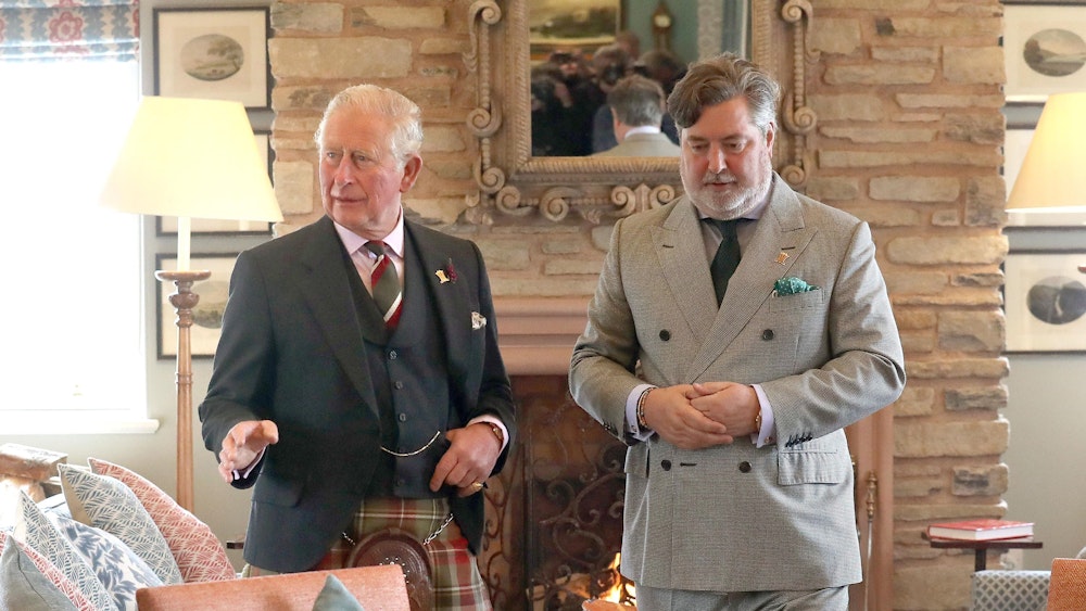Charles (l), Prinz von Wales und Michael Fawcett. Dieser ist nach Korruptionsvorwürfen als Chef der Stiftung Prince's Foundation des Thronfolgers zurückgetreten.