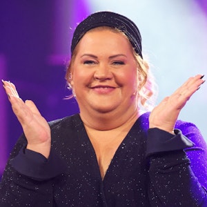 Die Komikerin Ilka Bessin steht beim Deutschen „Comedypreises 2019“ auf der Bühne.