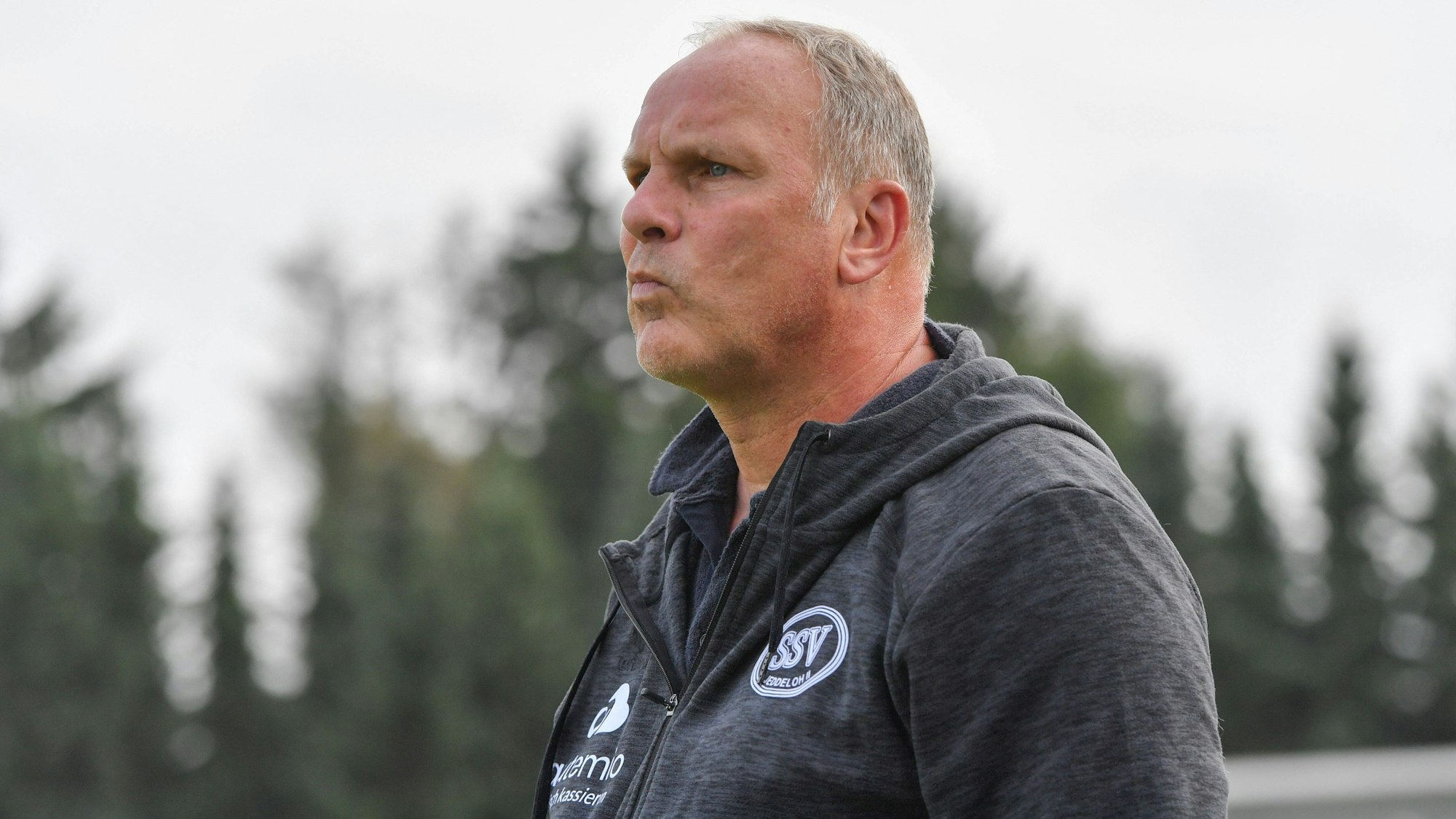 Torwart-Legende Oliver Reck als Trainer des SSV Jeddeloh II beim Spiel gegen den HSC Hannover