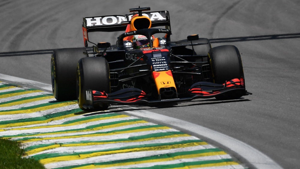Max Verstappen fährt in Interlagos über die Rennstrecke der Formel 1.
