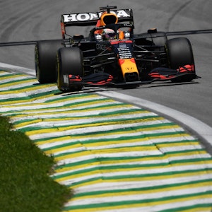 Max Verstappen fährt in Interlagos über die Rennstrecke der Formel 1.