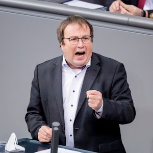 Grünen-Bundestagsabgeordnete Oliver Krischer am 17. Dezember 2020) spricht im Bundestag. Jetzt hat er sich für Kontaktbeschränkungen für Ungeimpfte ausgesprochen.