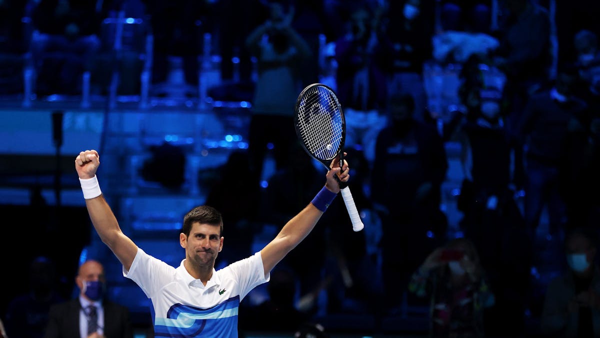 Novak Djokovic (Serbien) feiert seinen Sieg in Turin gegen Casper Ruud.
