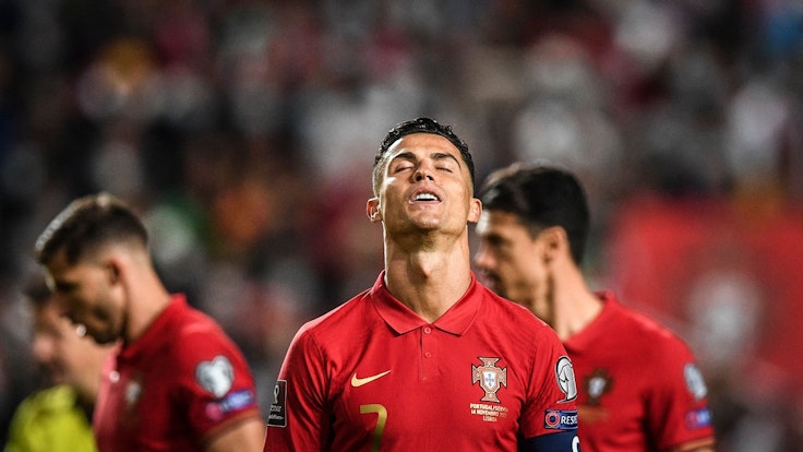 Cristiano Ronaldo keek boos vanuit de lucht.