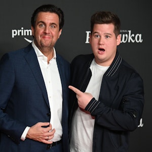 Chris Tall und Bastian Pastewka bei der Premiere der neuen Staffel der Comedy-Serie „Pastewka“.