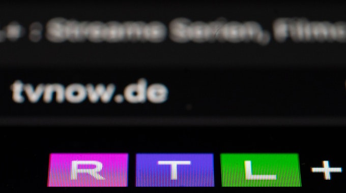 Das Logo der Streamingplattform RTL+ ist unter der Web-Adresse „tvnow.de“ zu sehen.