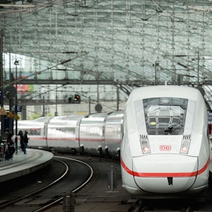 Ein ICE im Berliner Hauptbahnhof, aufgenommen am 16. September 2021