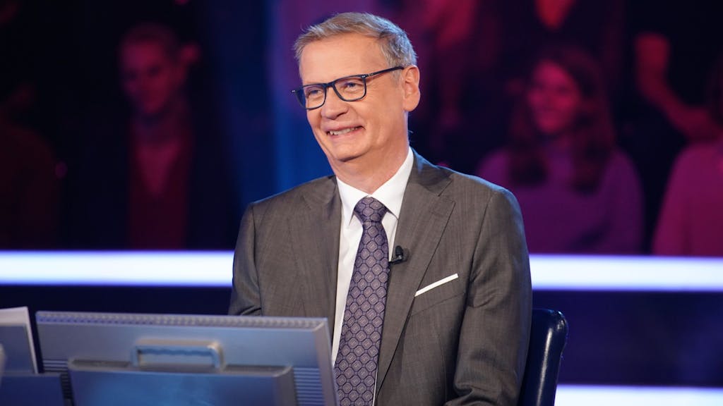 Günther Jauch leistete sich beim Promi-Special von „Wer wird Millionär?“ am Donnerstag (18. November) einen richtig peinlichen Versprecher kurz vor der Werbepause.