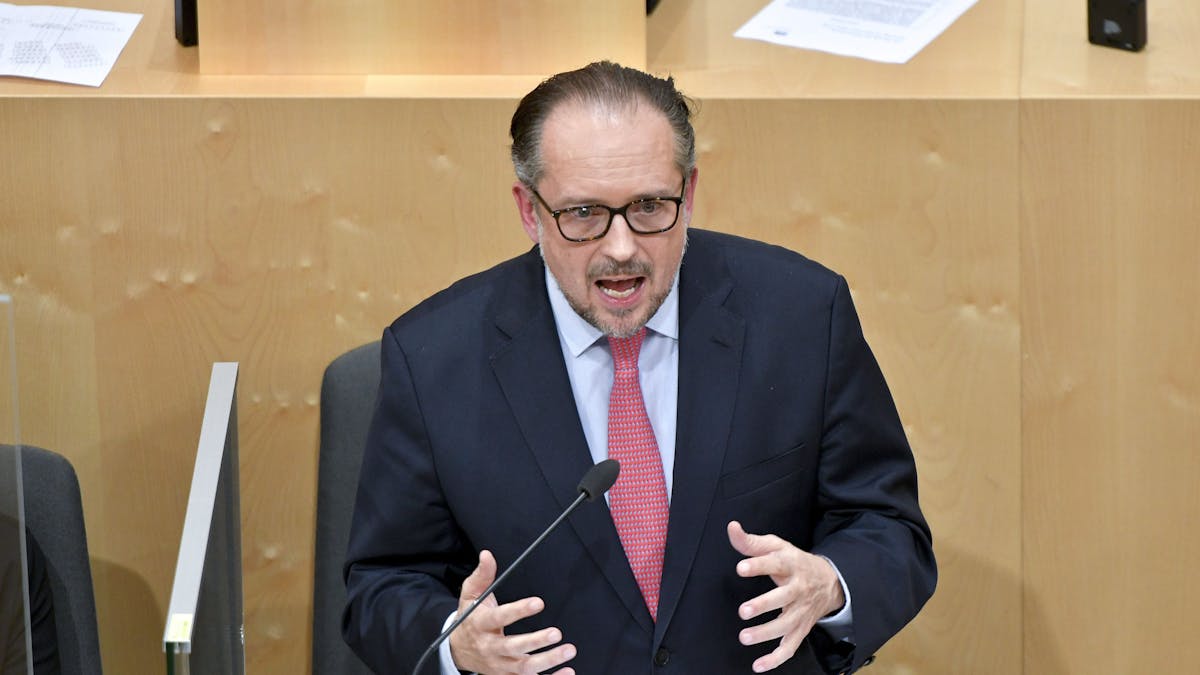 Alexander Schallenberg (ÖVP), Bundeskanzler von Österreich, wird in den nächsten Minuten Einzelheiten zum Lockdown in Österreich bekanntgeben.